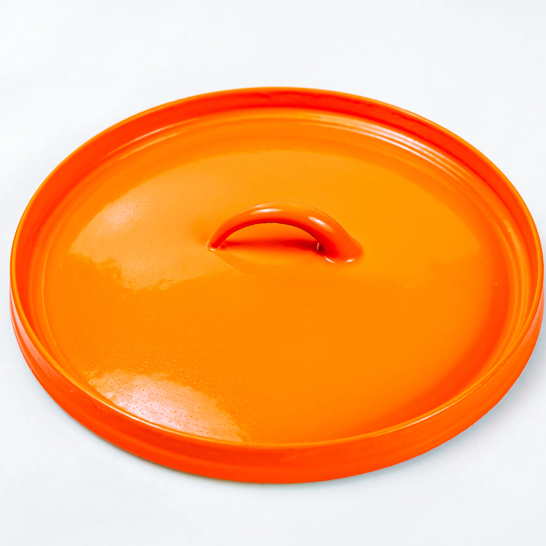 Cocotte de hierro fundido con revestimiento esmaltado naranja saludable
